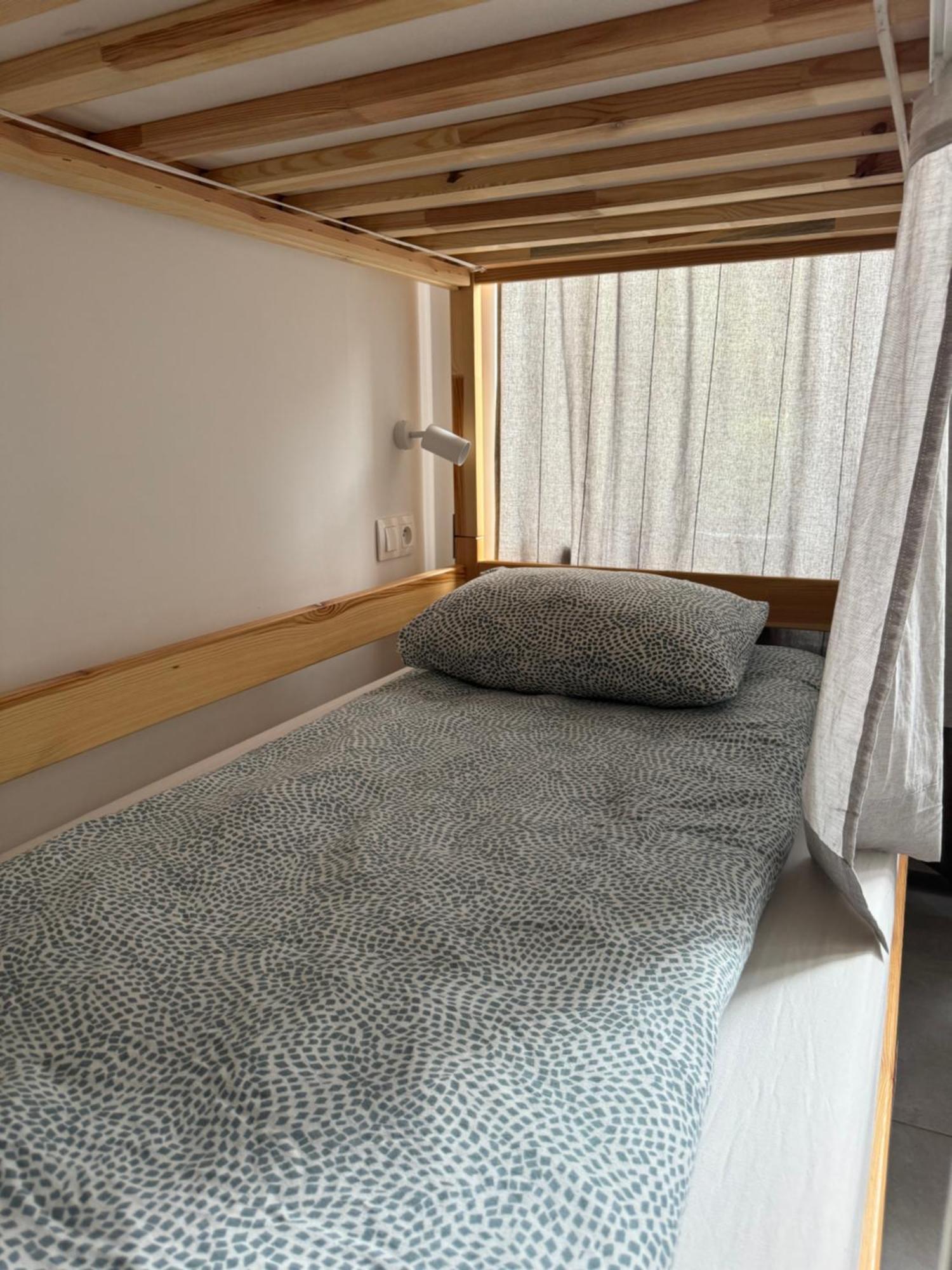 Hostel - 24h Parking